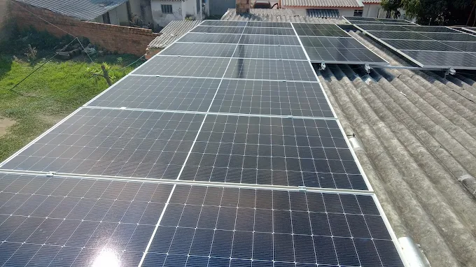 Painéis solares em telha fibrocimento
